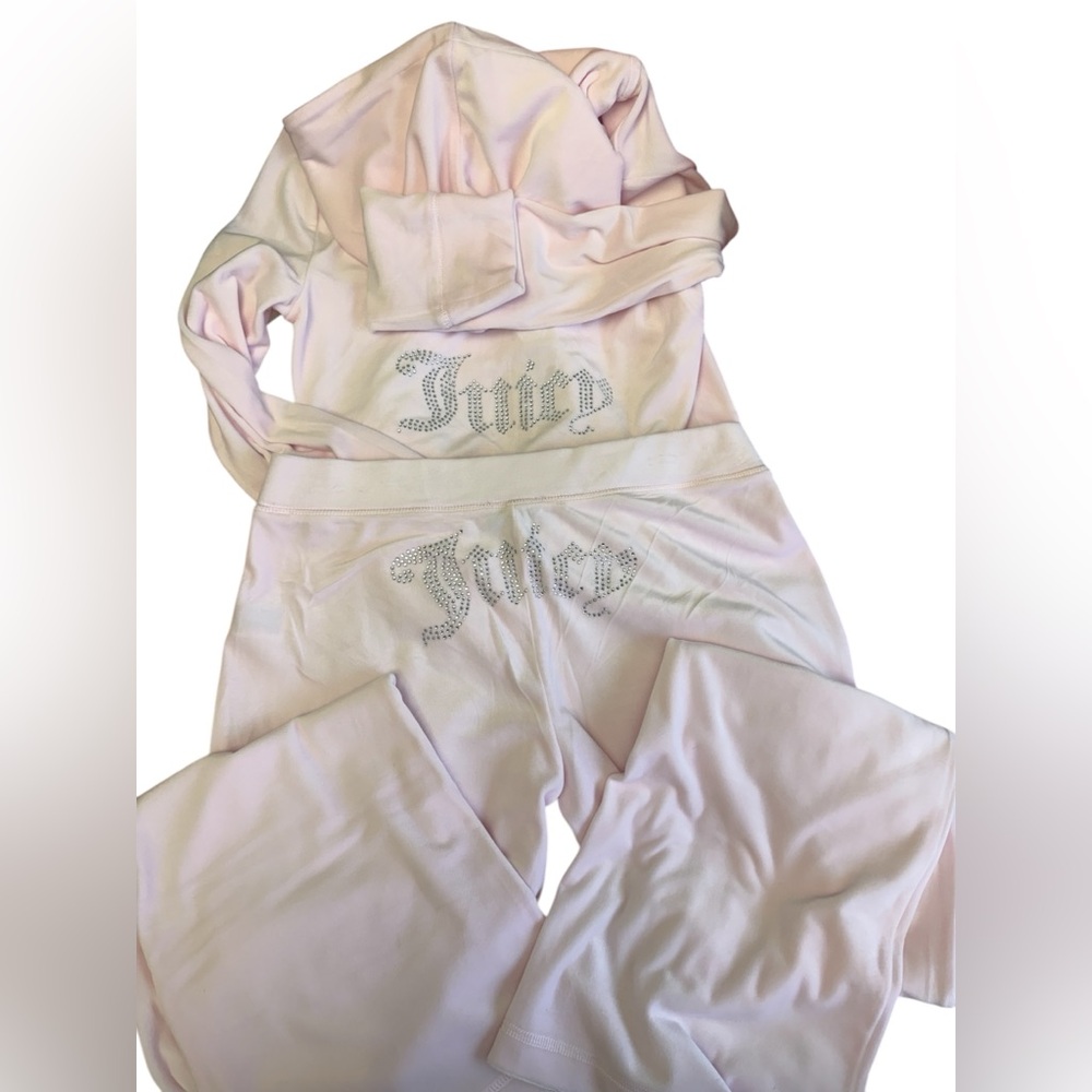 Juicy couture, Y2K in “Soft Glow” Tracksuit